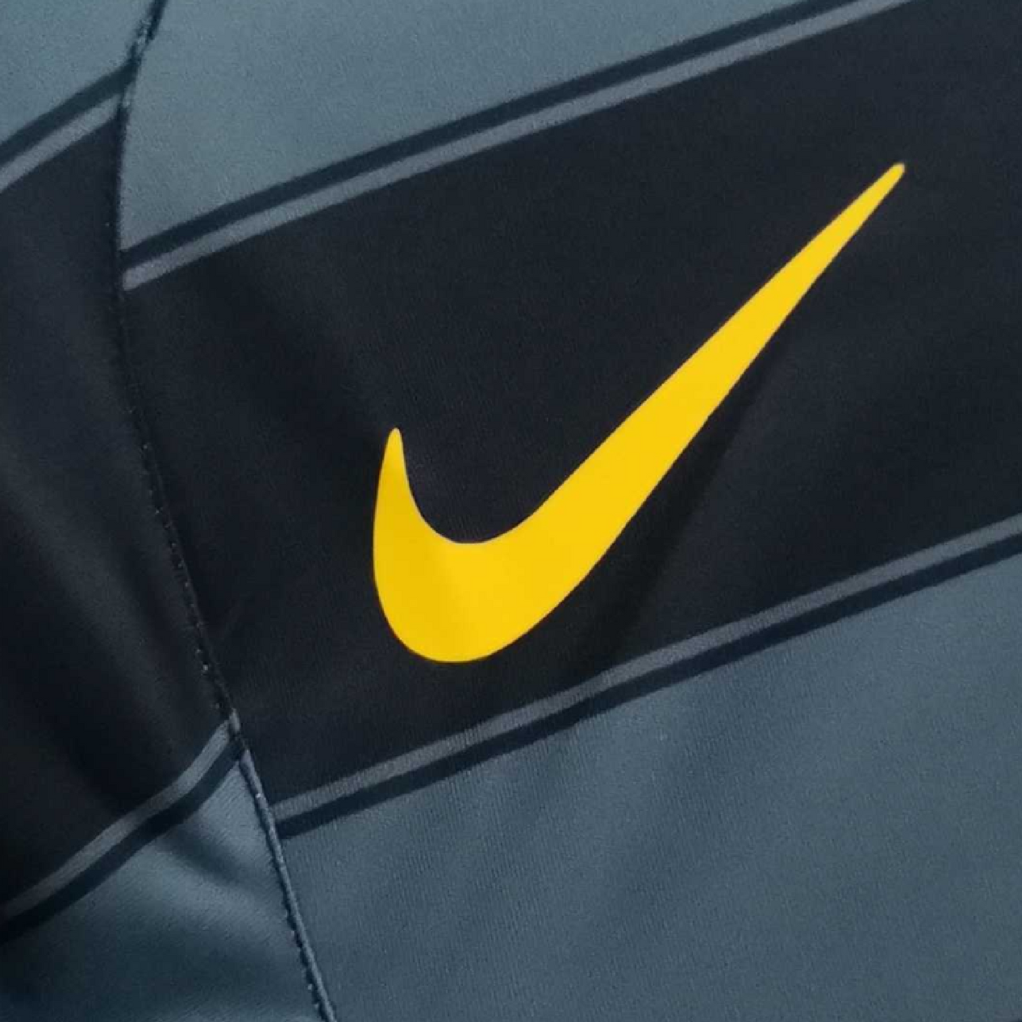 Inter Milan 2004-05 Away Retro Jersey - Adriano #10